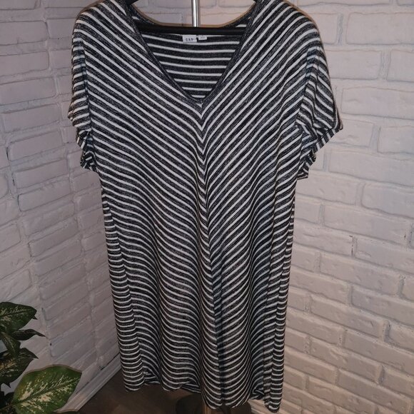 Gap Ladies Cap Sleeves Black & White Stripped Loose Fit V-neck Dress - Picture 1 of 7